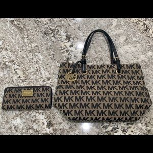 Micheal Kors Purse and Wallet Set